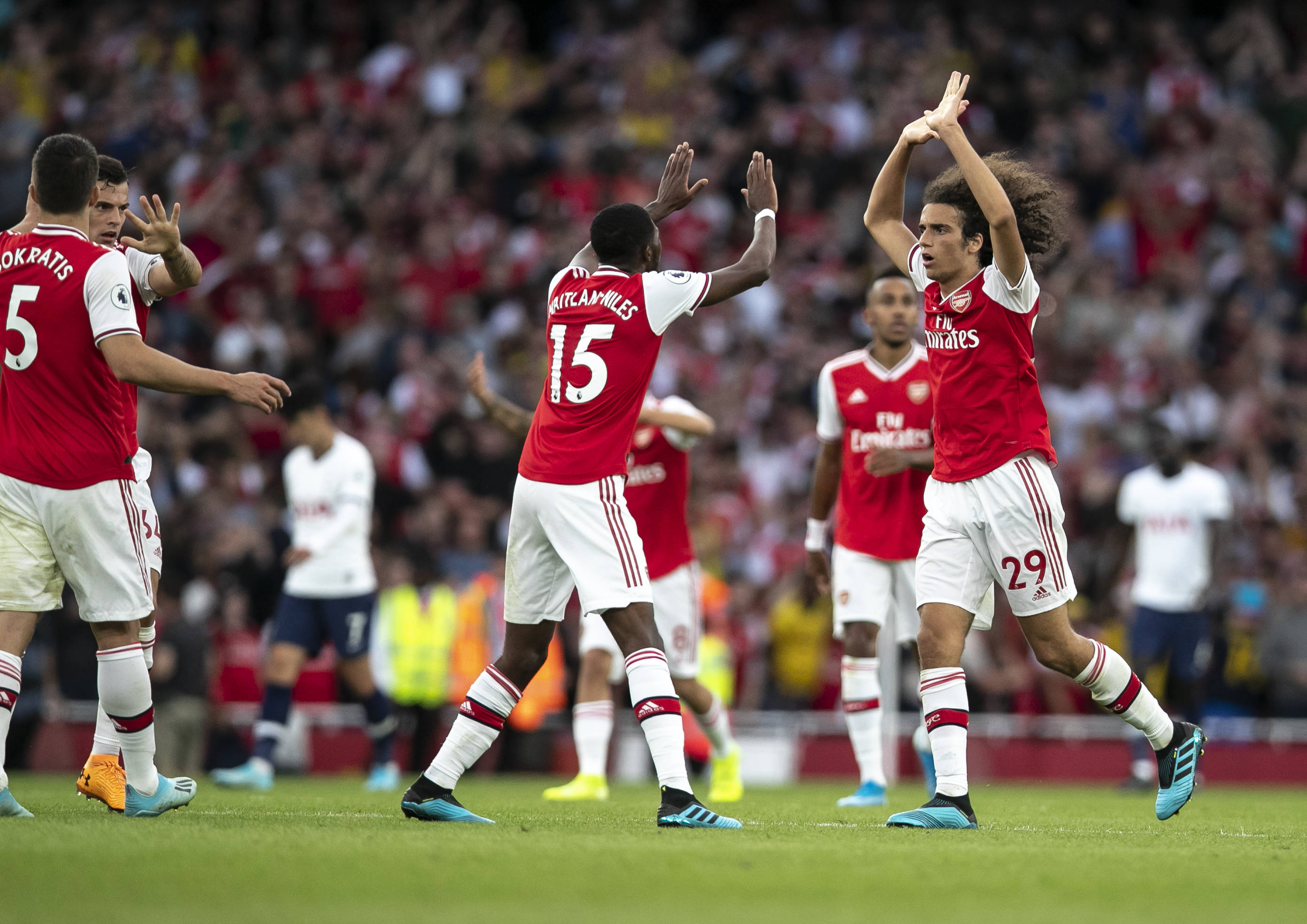  张本智和赛后谦逊发言登热搜，武汉三镇爆冷阿森纳引发热议